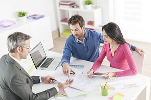 Foto Scheidung beschlossen, Haus gemeinsam � und nun? Damit der Verkauf nicht zum n�chsten Streitpunkt wird: Die wichtigsten Schritte, Rechte und Fehler, die Sie kennen sollten. 