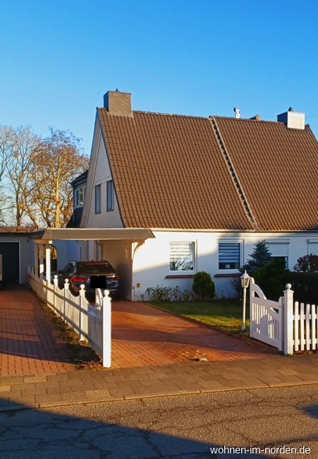 Stra�enansicht Doppelhaush�lfte Schwentinental