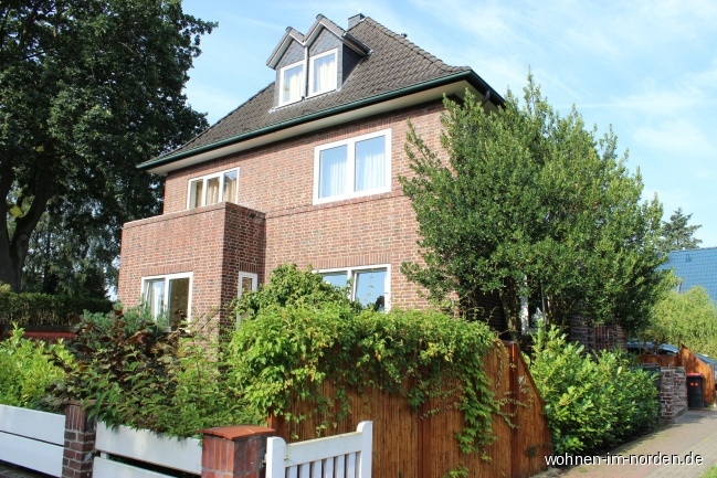 Straenansicht Erdgeschosswohnung Hamburg / Rissen