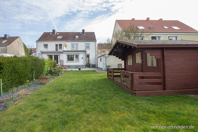 Blick vom Garten auf das Haus Einfamilienhaus Kiel / Ellerbek