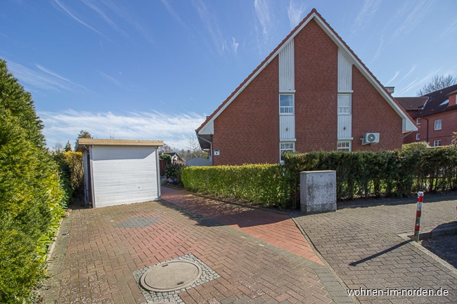Ansicht mit Extrastellplatz Reihenendhaus Ltjenburg