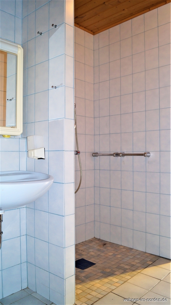Behindertengerechtes WC mit Dusche Doppelhaushlfte Hohenwestedt