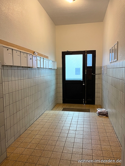 Eingang Mehrfamilienhaus Kiel / Sdfriedhof