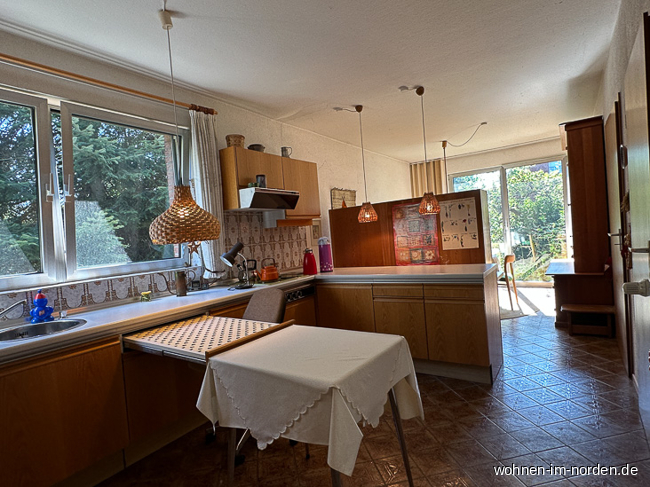 Kche mit Blick zum Essbereich Einfamilienhaus Kiel / Russee
