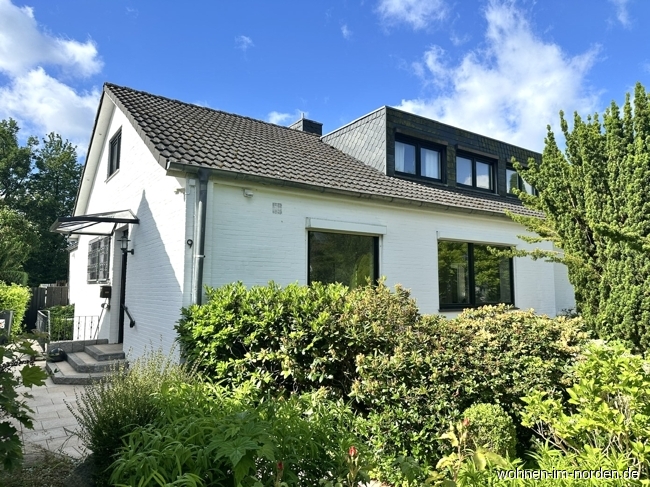 Seitliche Ansicht Stra�e Einfamilienhaus Altenholz