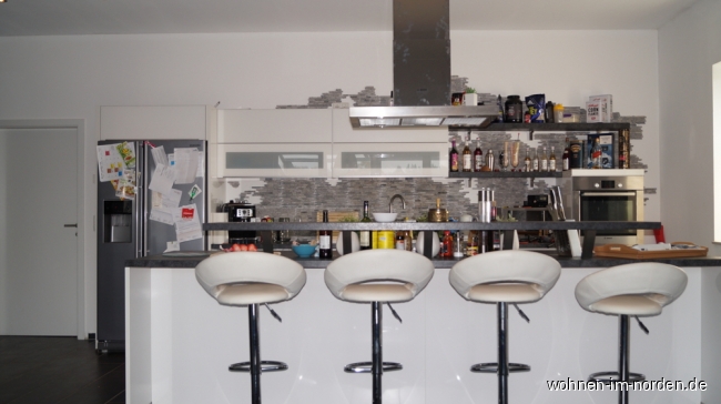 Kochinsel mit Sitztrese Dachgeschosswohnung Barmstedt