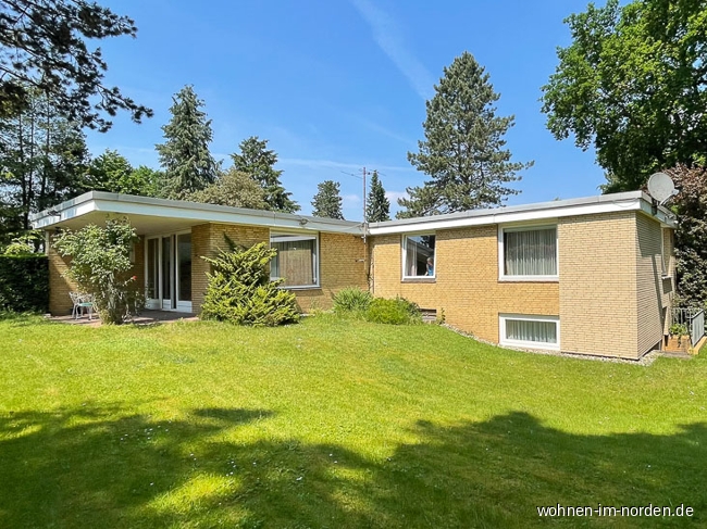  Hamburg / Rissen Einfamilienhaus Hamburg Rissen: Wohnen wie im Park- idyllischer Bungalow mit groem Grundstck