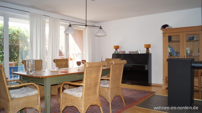 Wohnzimmer mit Kamin Reihenmittelhaus Horst (Holstein)