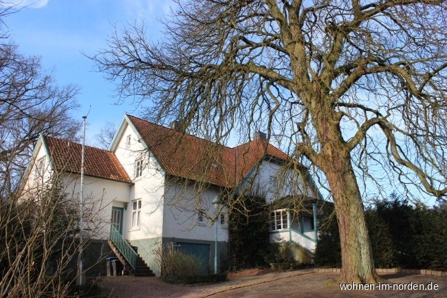 Hausansicht vorne seitlich Villa Schretstaken