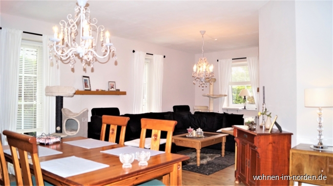 Wohnzimmer mit Essecke Einfamilienhaus Henstedt-Ulzburg