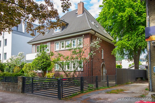  Hamburg / Lokstedt Dachgeschosswohnung Hamburg Lokstedt: Dachgeschosswohnung mit Ausbaureserve in klassischer Hamburger Kaffeemhle
