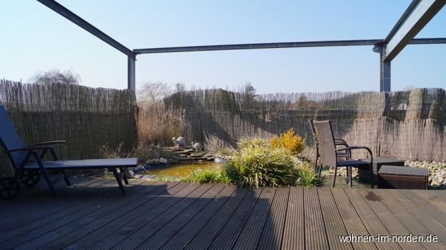 Dachterrasse und Teich zum entspannen Dachgeschosswohnung Barmstedt