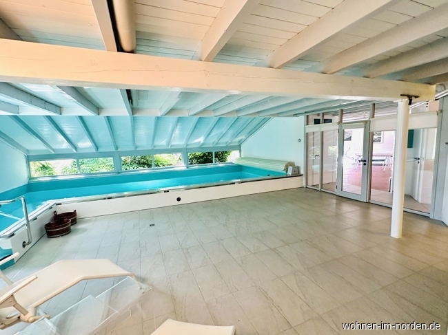 Schwimmhalle Reihenmittelhaus Kiel / Schilksee