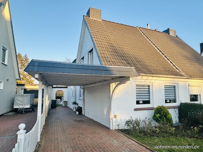 Stra�enansicht Doppelhaush�lfte Schwentinental