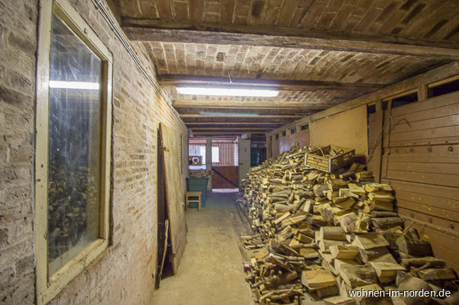 Holzlager Resthof Besdorf