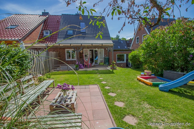 Blick auf das Haus vom Garten Doppelhaushlfte Kiel / Wellingdorf