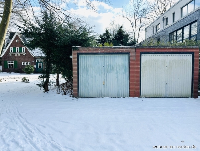 Vorder Garten mit Garagen Villa Hamburg / Lokstedt