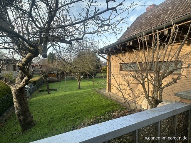 Blick von der Terrasse in den Garten Einfamilienhaus Preetz