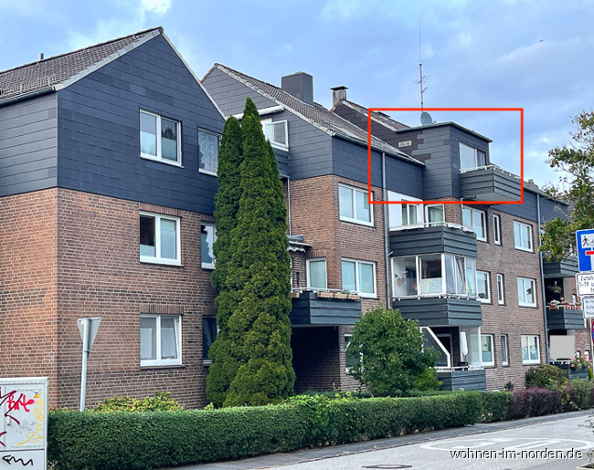 titelbild mit rot und menschen weg Dachgeschosswohnung Kiel / Pries
