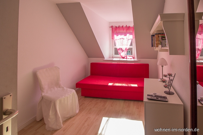 Zimmer 1 OG Reihenendhaus Ltjenburg