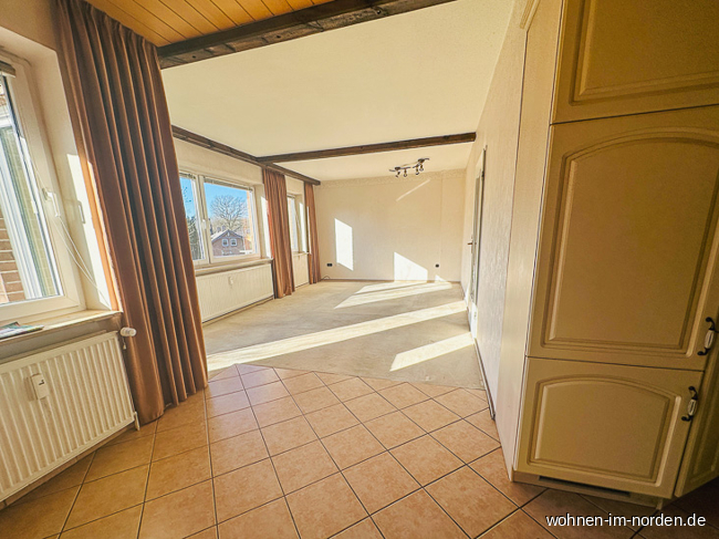 Essecke mit Blick ins Wohnzimmer Maisonettewohnung Kiel / Friedrichsort