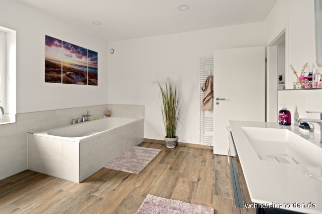 Wanne im Badezimmer Einfamilienhaus Horst (Holstein)