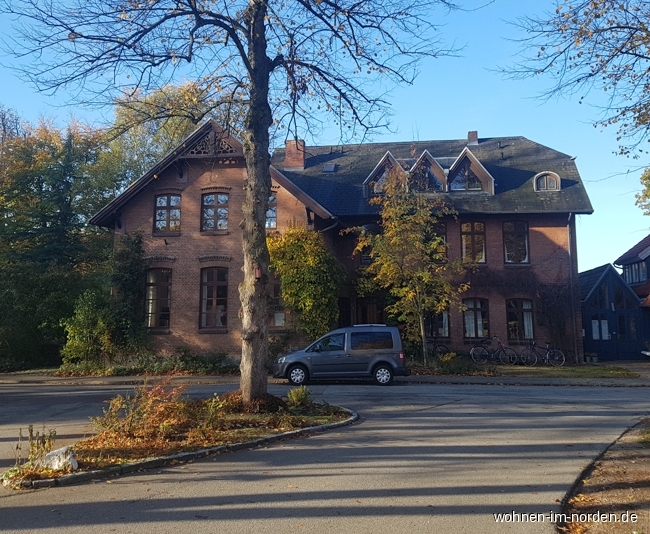 Blick vom Dorfplatz Barsbek Etagenwohnung Bezaubernde Altbauwohnung in Barsbeknur einen Katzensprung von der Ostsee entfernt