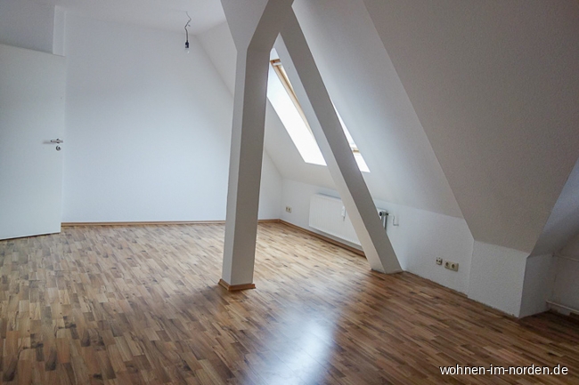 Wohn-Essbereich Dachgeschoss rechts Mehrfamilienhaus Kiel / Sdfriedhof