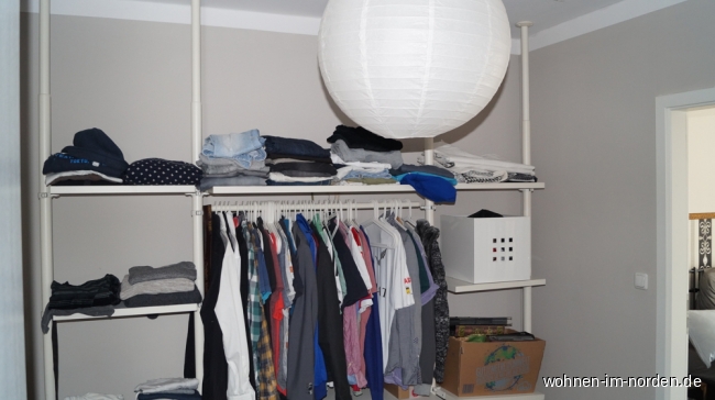 Ankleidezimmer mit Zugang zum Schlafzimmer Dachgeschosswohnung Barmstedt