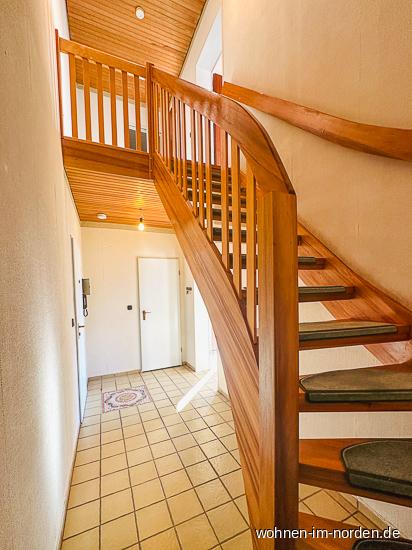 Flur mit Treppe untere Etage Maisonettewohnung Kiel / Friedrichsort