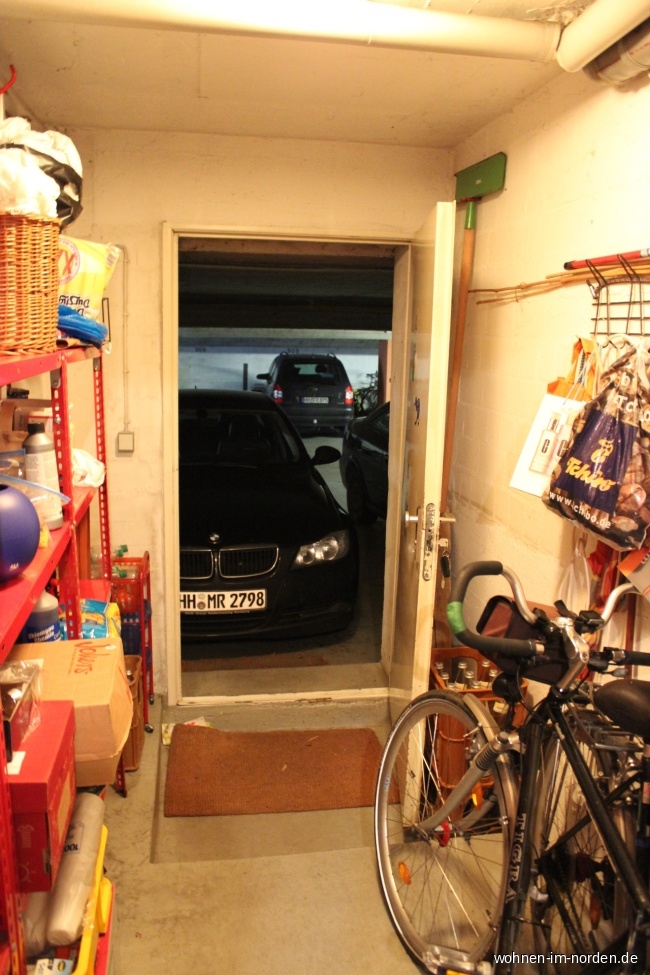 Zugang zu Tiefgarage vom Haus aus Reihenmittelhaus Hamburg / Rissen