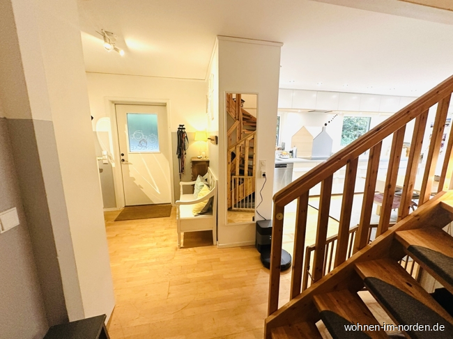 Eingangsflur mit Treppe Einfamilienhaus Langwedel