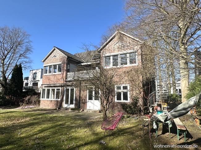 Hinterer Gartenblick Villa Hamburg / Lokstedt