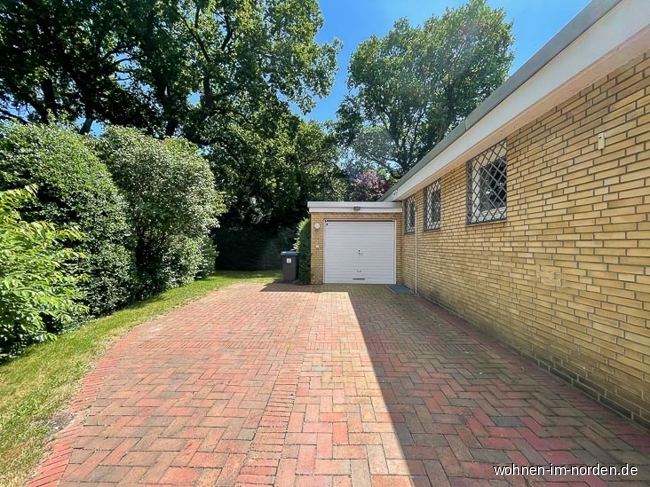 Auffahrt zur Garage Einfamilienhaus Hamburg / Rissen