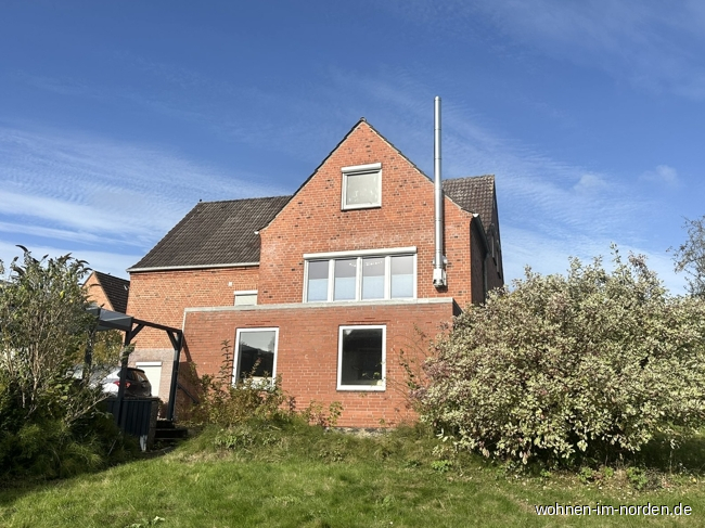 Blick vom Garten mit Garage Zweifamilienhaus Molfsee