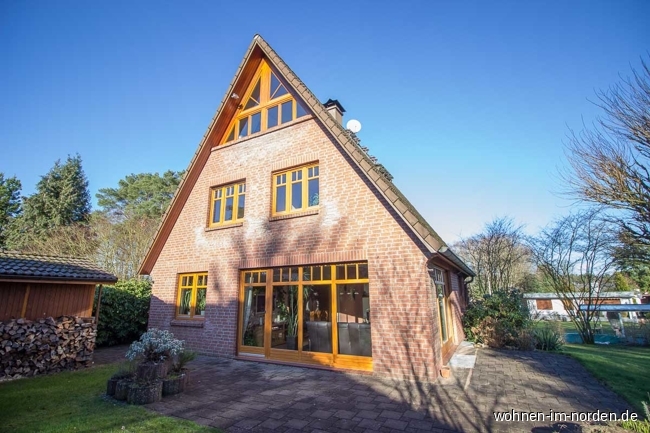 Terrasse und Ansicht von hinten Einfamilienhaus Hollenstedt