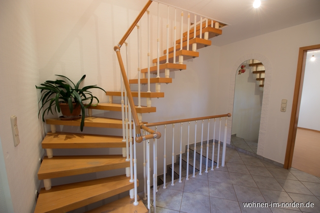 Flur mit Treppe Einfamilienhaus Kiel / Hassee