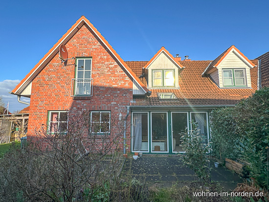 Gartenblick mit Terrasse Einfamilienhaus Achterwehr
