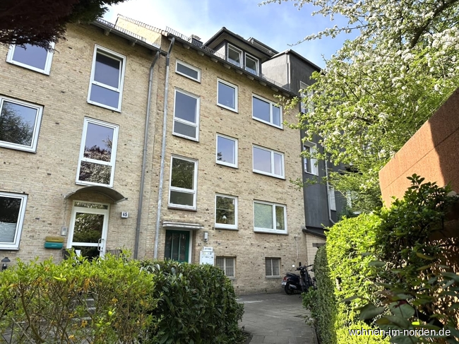 Hinteransicht mit Hauseingang Mehrfamilienhaus Kiel / Wik