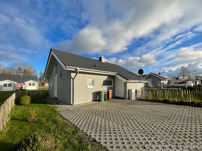 Blick von der Strae Ferienhaus Schnberg (Holstein) / Holm