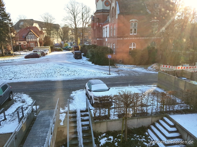 Stellplatz direkt vor dem Haus Etagenwohnung Kiel