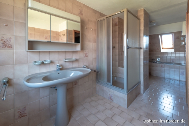 Badezimmer im DG Doppelhaushlfte Hohenwestedt