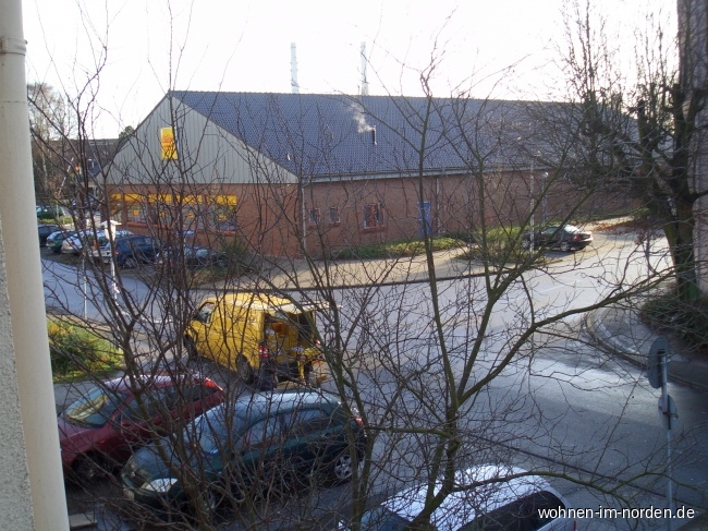 Supermarkt vor der Tr Wohnung Wedel
