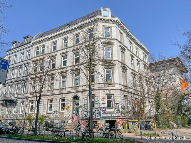 Straenansicht Hamburg Sternschanze Erdgeschosswohnung Schanze: Liebevoll modernisierte 3,5-Zimmerwohnung in Jugendstilambiente mit eigenem Garten