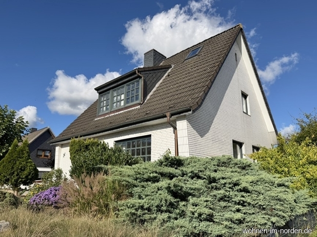 Stra�enansicht Einfamilienhaus Neum�nster