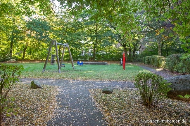Spielplatz vor der Tr Etagenwohnung Hamburg / Osdorf