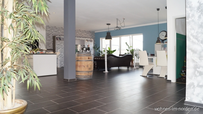 Blick von der Diele in den Wohnbereich Dachgeschosswohnung Barmstedt