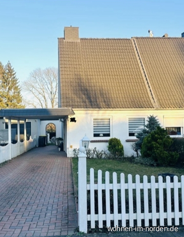 Stra�enansicht Doppelhaush�lfte Schwentinental