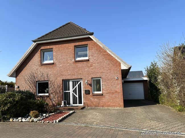Vorderansicht Neumnster Einfamilienhaus Neumnster: Attraktives Einfamilienhaus in schner Sackgassenlage mit sonnigem Grundstck