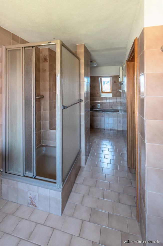 Badezimmer im DG Doppelhaushlfte Hohenwestedt